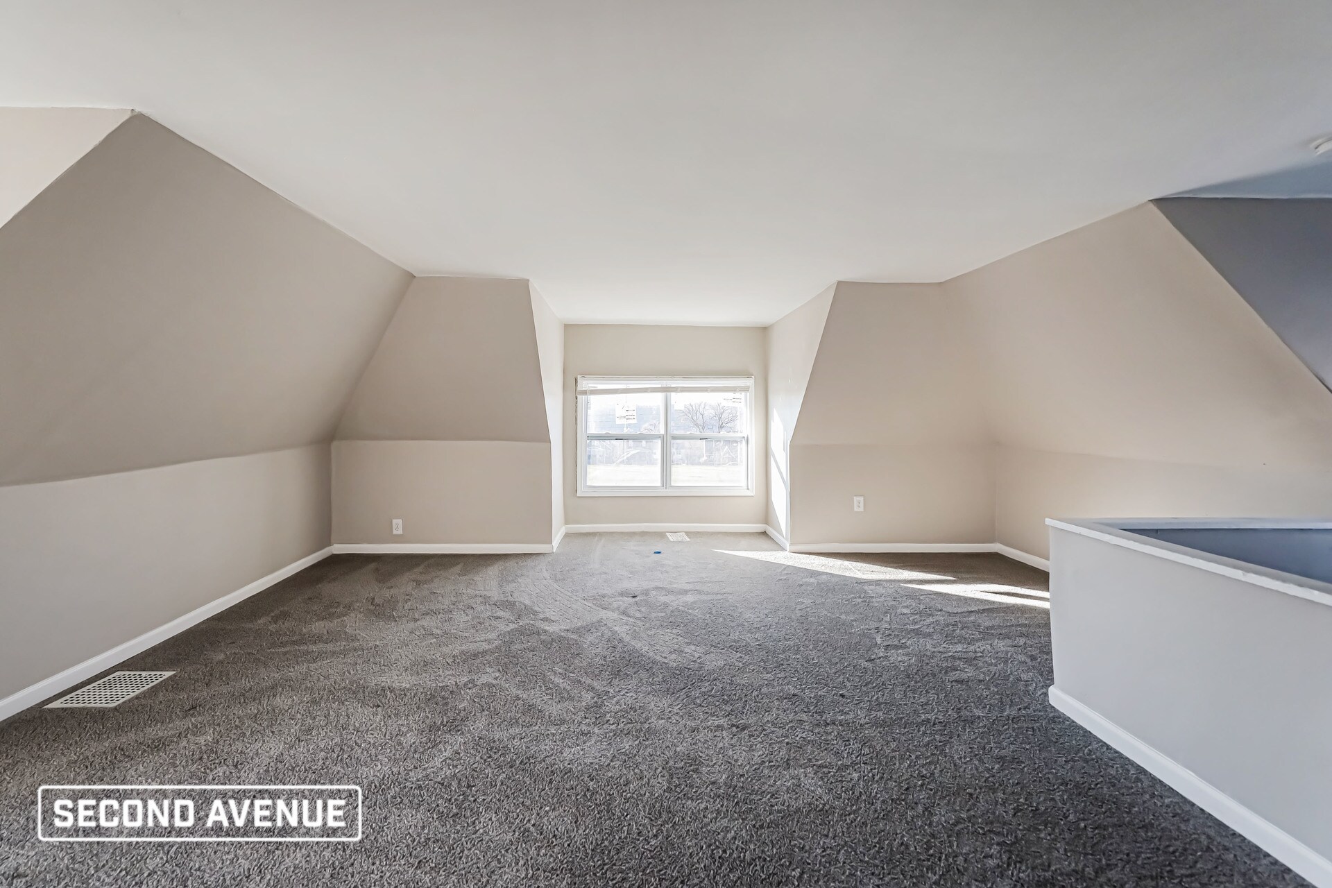 Building Photo - 719 2nd St