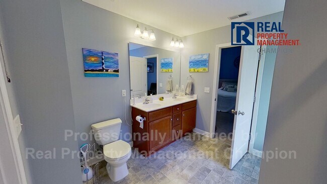 Building Photo - Spacious Executive Home on Friendly Cul-de...