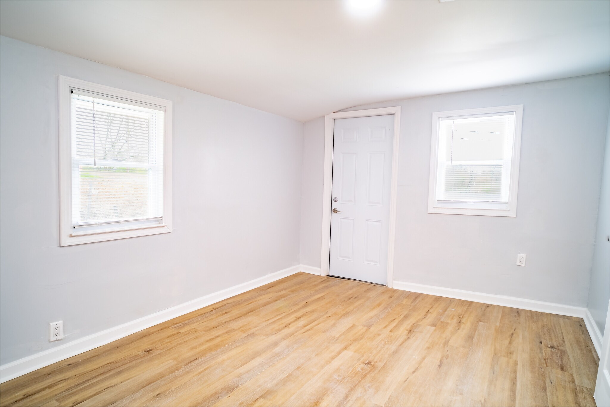 Building Photo - 3825 Crane Dr NE