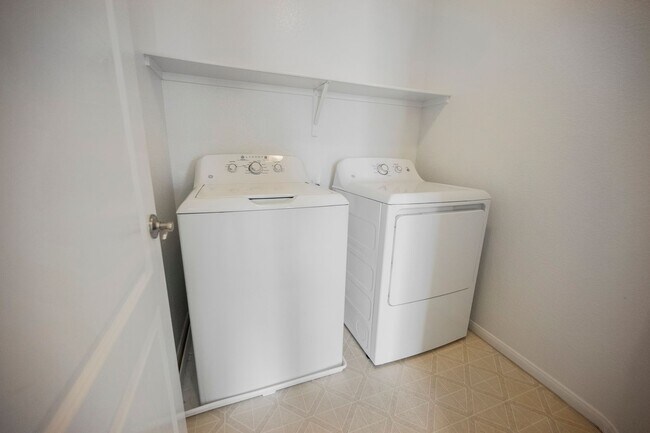 Building Photo - 3 bedroom - 2 story home located in 89141