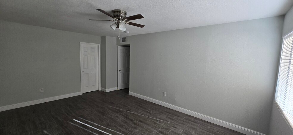 Master Bedroom - 1405 Vegas Valley Dr