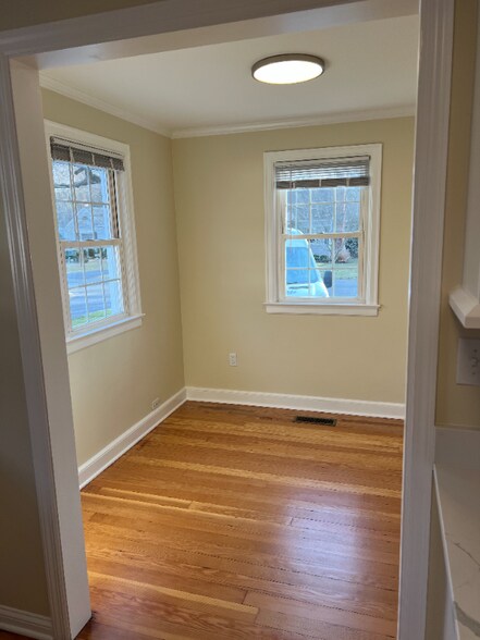 Building Photo - 80 Figlar Ave