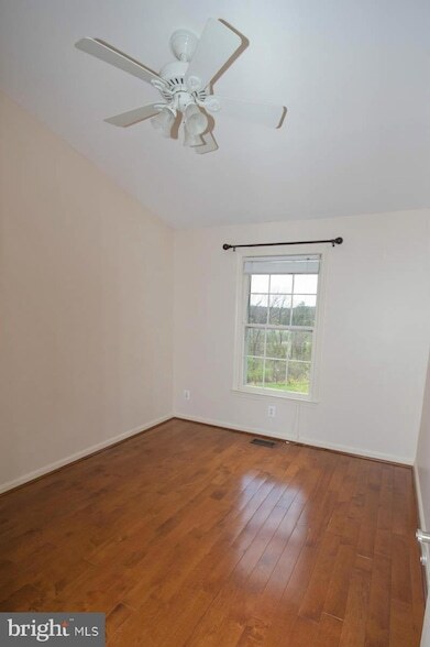 Building Photo - 419 Davis Ave SW