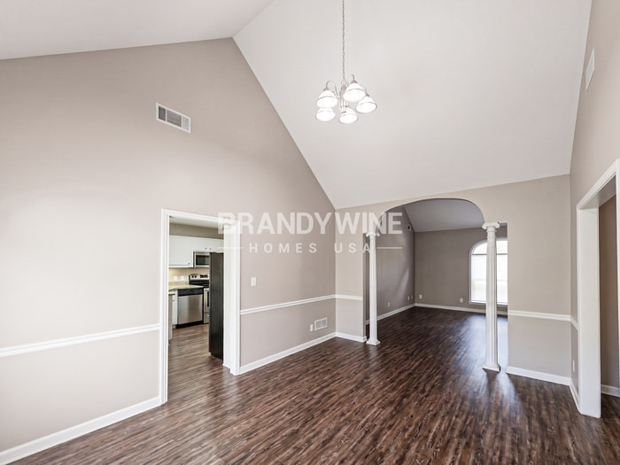 Building Photo - 657 McKenzie Cir