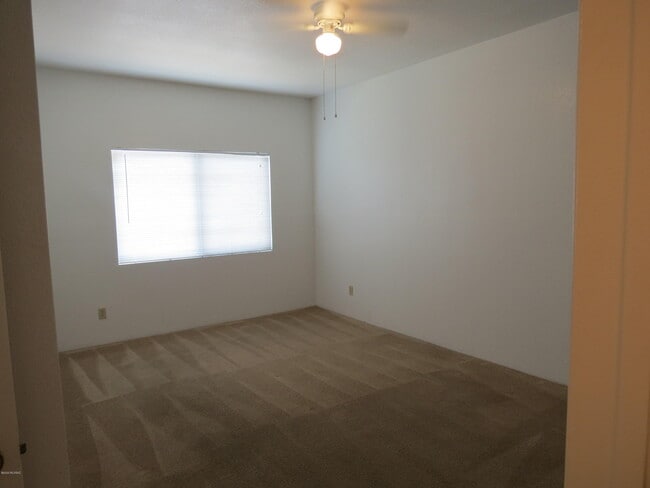 Building Photo - 5750 N Camino Esplendora