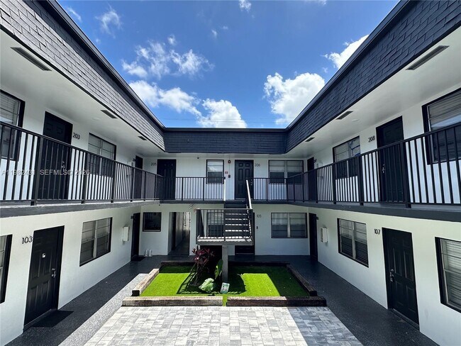 Building Photo - 2910 Pierce St