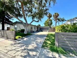 Building Photo - Beautiful Clairemont House with Pool and Solar!