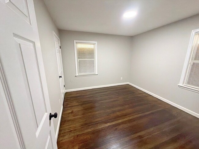 Building Photo - 3587 Hallbrook St