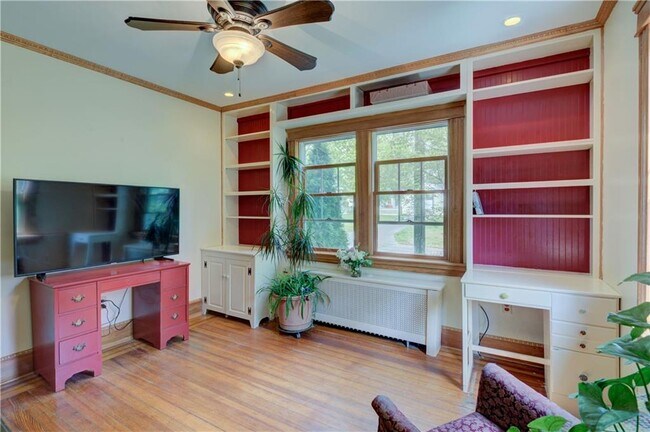 Building Photo - 127 Foote St