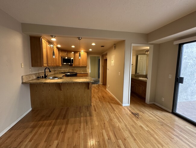 Building Photo - 9731 El Paseo Dr