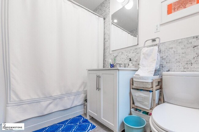 Building Photo - 203 Luquer St