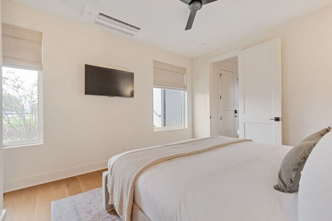 Building Photo - 1117 3rd Ave S