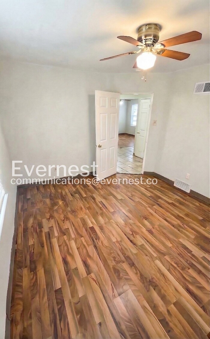 Building Photo - 9717 Dennis Dr