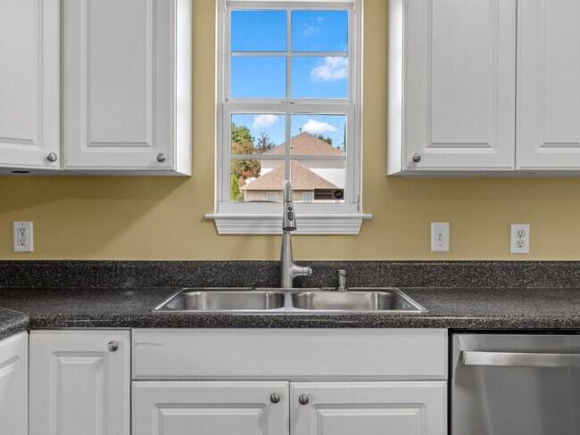 Building Photo - 402 McFall Ct