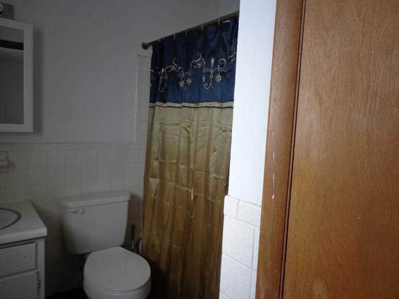 Building Photo - 713 Cedar Dr