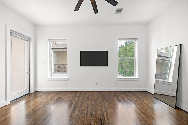 Building Photo - 1005 Bingham St
