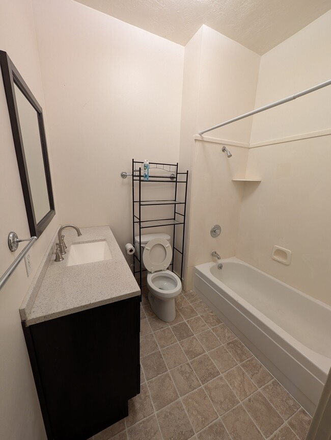 Building Photo - 207 E 100 N