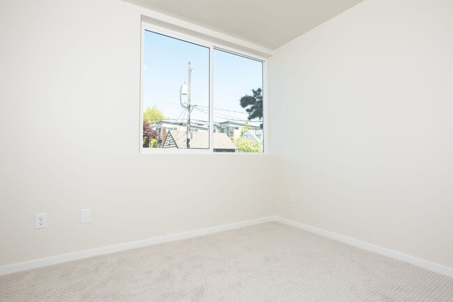 Building Photo - NEW CONSTRUCTION- MOVE- IN READY