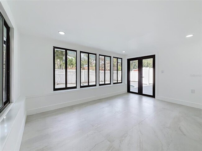 Building Photo - 2472 Tradewinds Dr