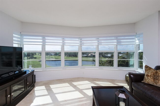 Building Photo - 2500 NE 48th Ln