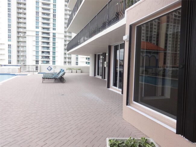 Building Photo - 100 S Birch Rd