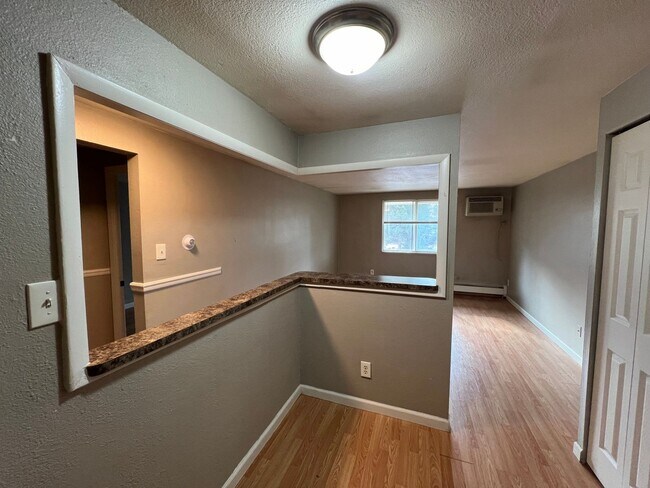 Building Photo - 1 Bedroom 1 Bathroom Apartment in East Denver