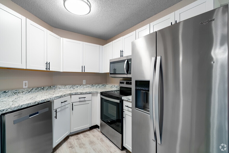3BR, 2BA - 1,198SF - Kitchen - Laguna Place Apartments
