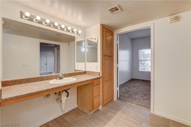 Building Photo - 45 Maleena Mesa St