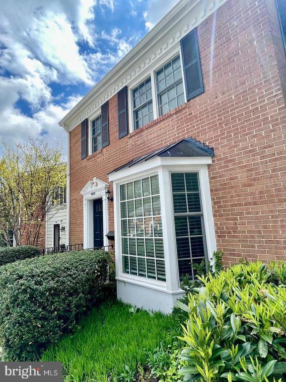Building Photo - 6633 McLean Ct
