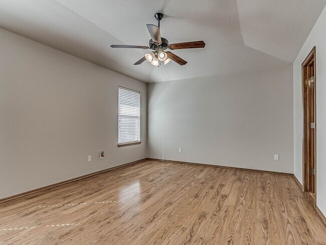 Building Photo - 4 Bed | 2 Bath | 2 Car Garage - Edmond Schools - North Hampton Addition