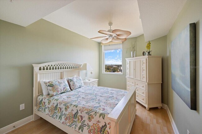 Building Photo - 800 N Tamiami Trl