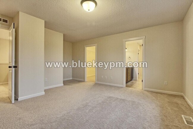 Building Photo - 3 Bed, 2.5 Bath Luxury Home in Ridgefield