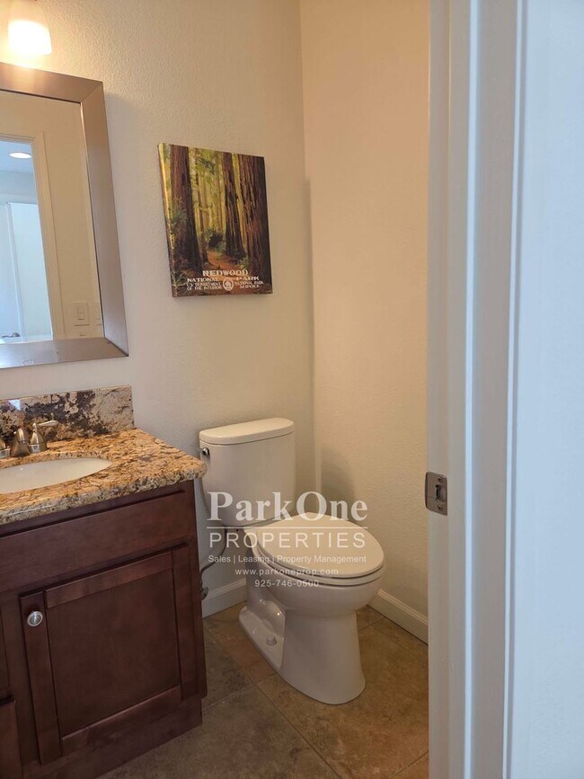 Building Photo - 1733 S Villa Way