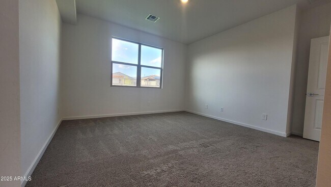 Building Photo - 15998 W Smoketree Dr