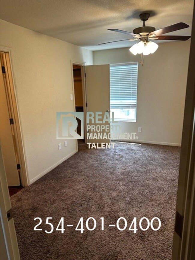 Building Photo - Charming 3-Bedroom, 2.5-Bathroom Duplex in...