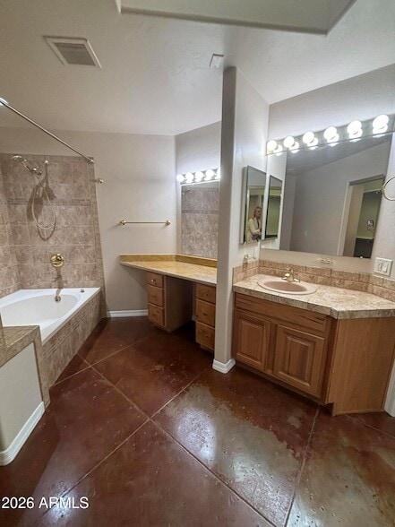 Building Photo - 5342 S San Pedro Ave