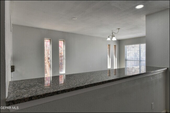 Building Photo - 1739 Russ Randall St