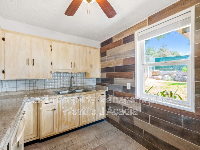 Building Photo - 4092 Orchard Dr