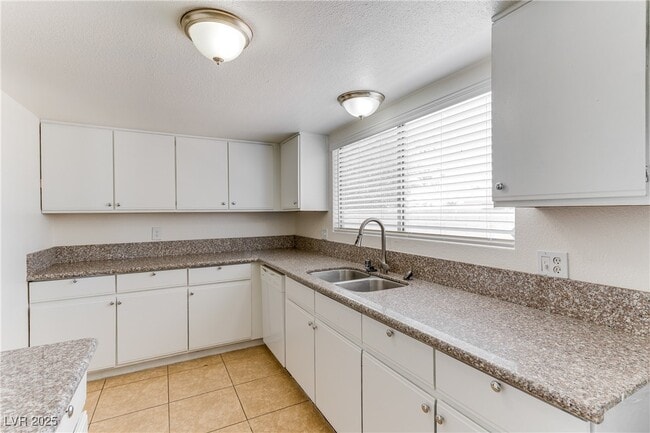 Building Photo - 4605 Cinderella Ln