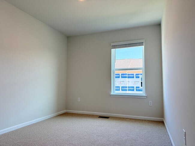 Building Photo - 529 Colette St