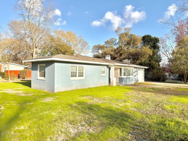 Building Photo - 1216 Eastwood Ave