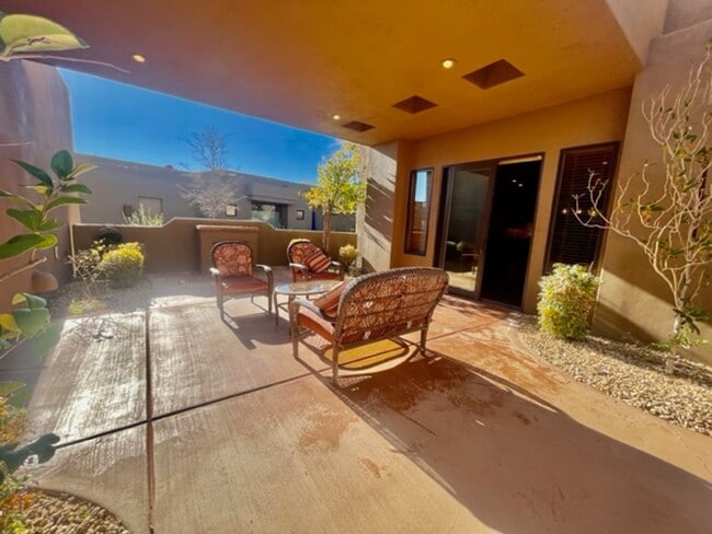Building Photo - Beautiful Fully Furnished home in an Exclu...