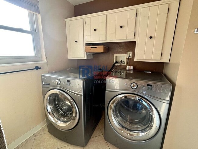 Building Photo - 5070 Montebello Pl