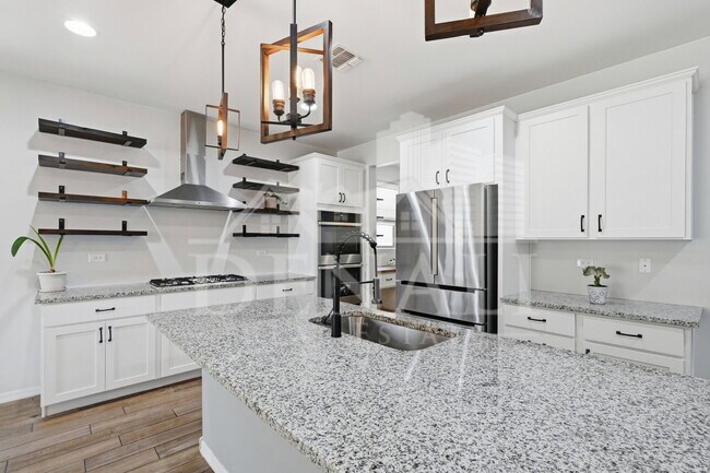Building Photo - 4220 S Macy Cir