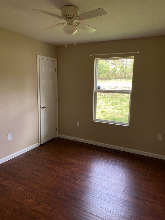 Building Photo - 1120 Fourth St