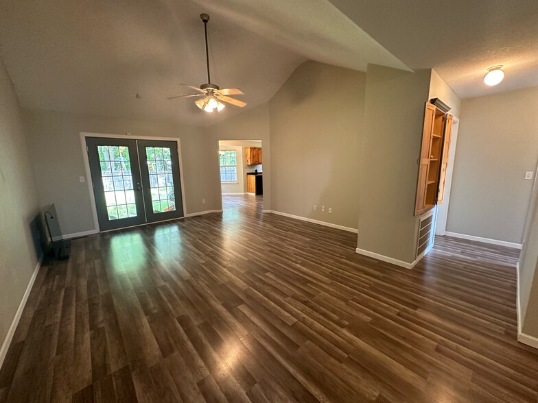 Living Room - 210 N Saint Clair Ct