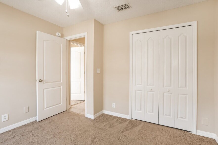 Building Photo - 12306 Bucks Harbor Dr S