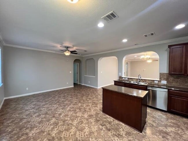 Building Photo - Executive One Story / 4 bedroom / Reserve ...