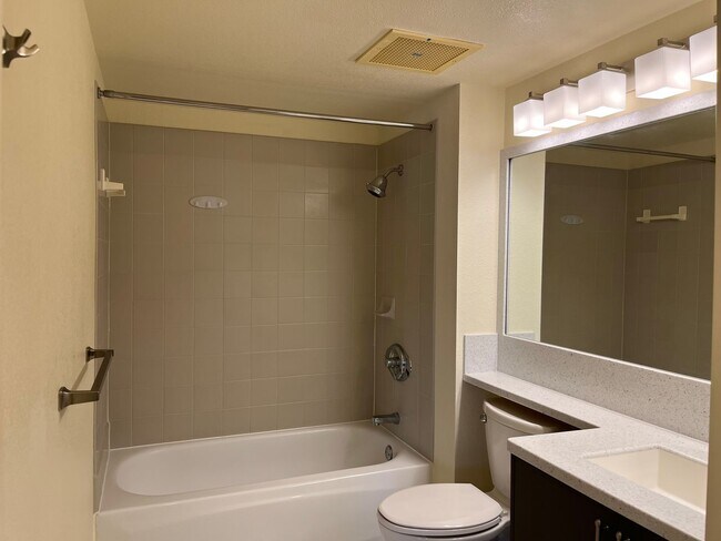 Building Photo - Country Club Villas - 2 bedrooms, 2 bath u...