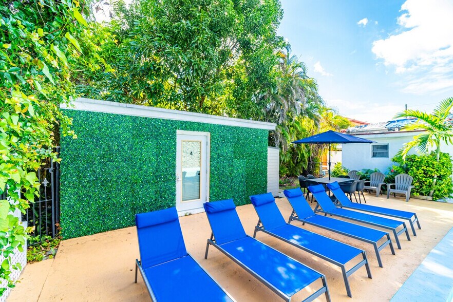 Building Photo - 975-977-977 SW 10th St